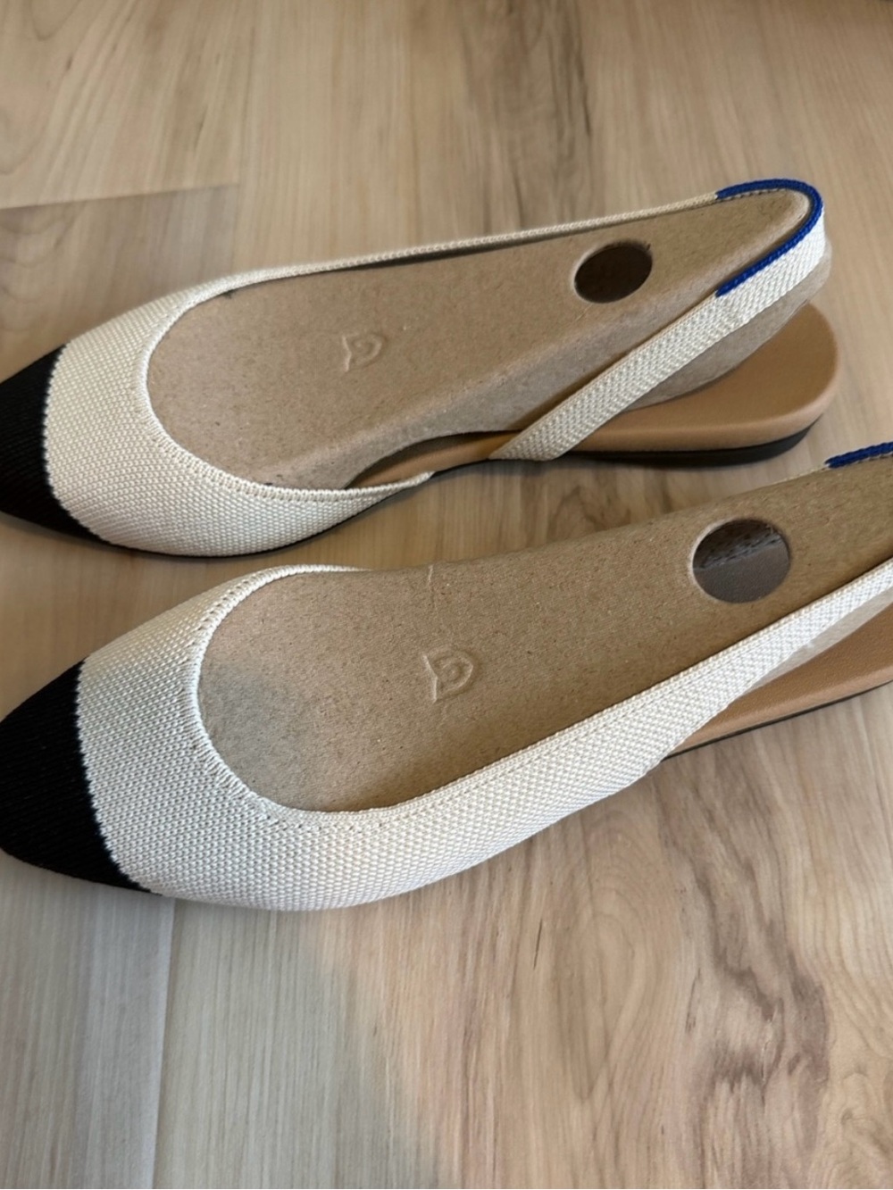 Rothy's Two-Tone Knit Pointed Toe Sling Flats in Cream and Black Size 7.5 - Picture 2 of 5